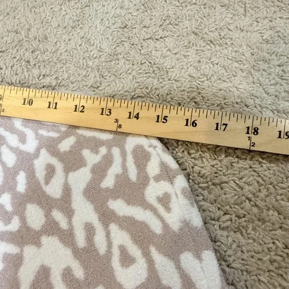 Barefoot Dreams Sweater Cape Womens One Size Beige Leopard Zebra CozyChic - Picture 6 of 7